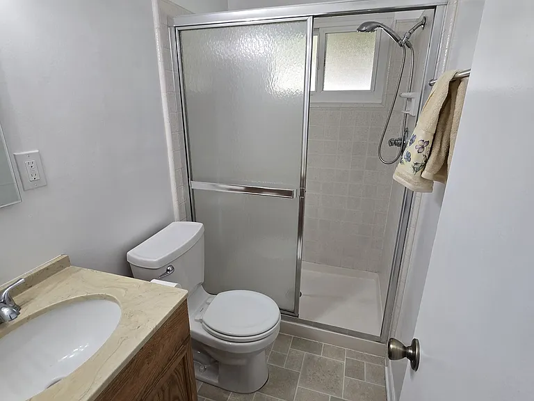261 W Newburgh St — Photo 14