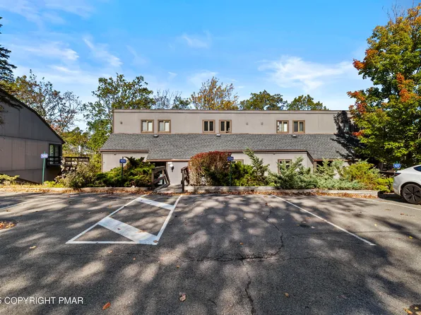 129 Cross Country Ln, Tannersville, PA 18372