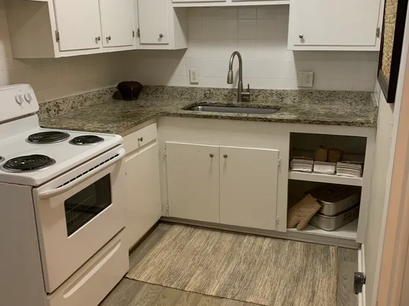 3739 Saint Johns Ave APT 1B, North Charleston, SC 29405