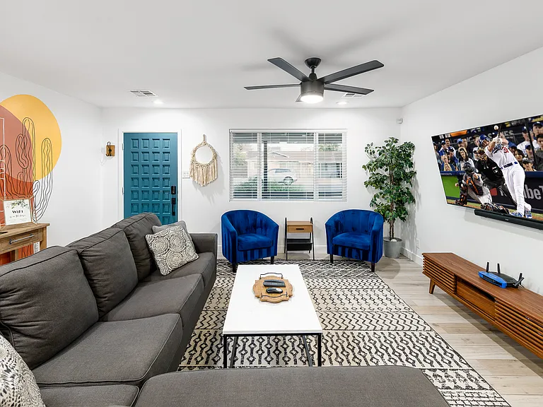 7302 E Portland St — Photo 3