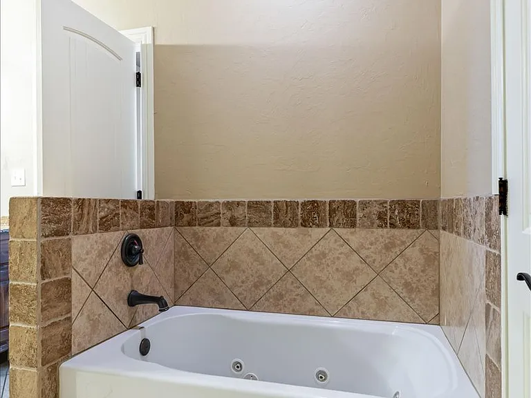 5701 NW Lady Marna Ave — Photo 11