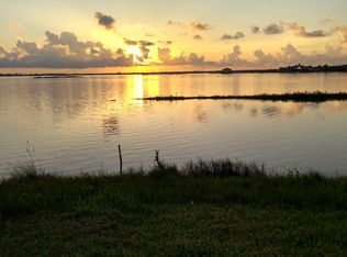 135 Lakeview Rd, Rockport, TX 78382