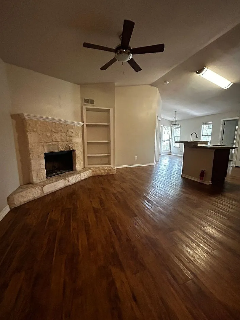 Spacious 2 Bedroom Condo in the NW Hills — Photo 1