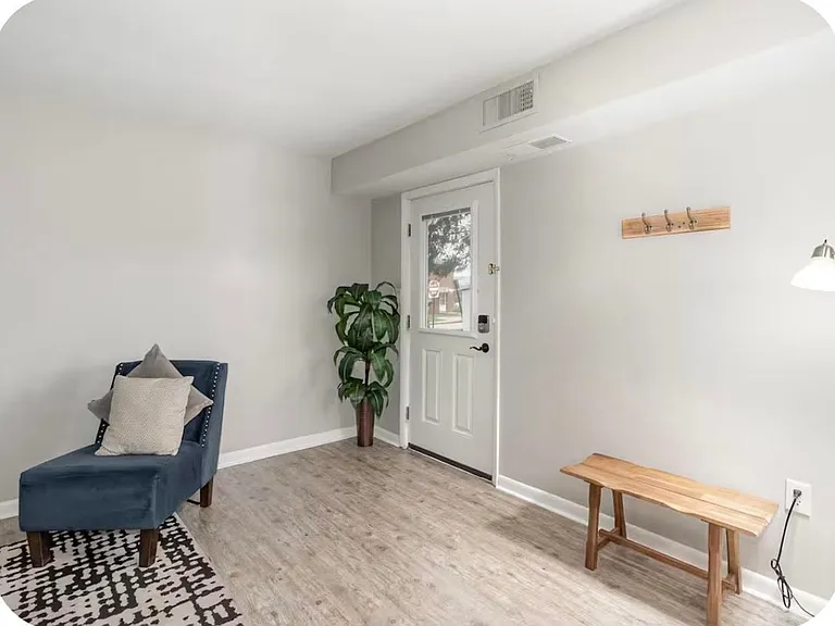 556 Allison Dr — Photo 4