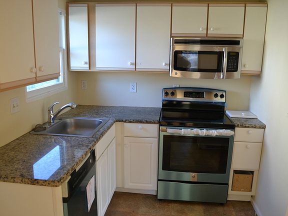 3rd image of 823 Violet Meadow St S