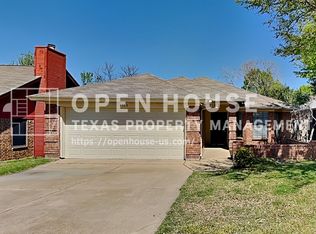 4109 Meadow Park Dr, Arlington, TX 76017