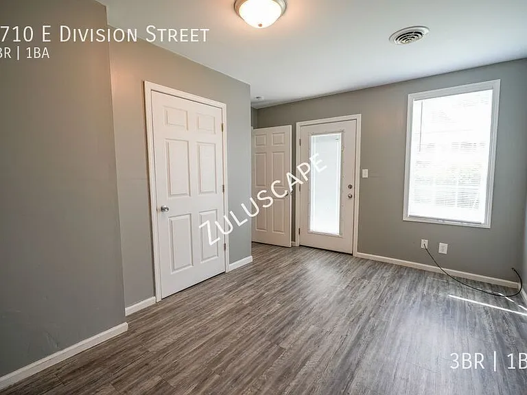 1710 E Division St — Photo 9