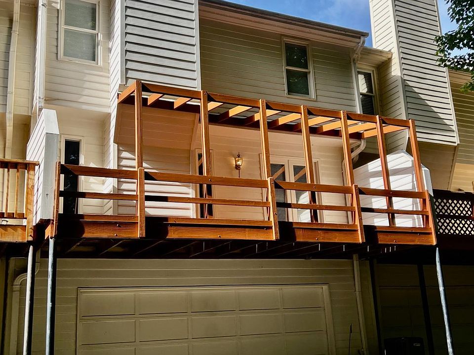 1st image of 10 Huntington Place Dr