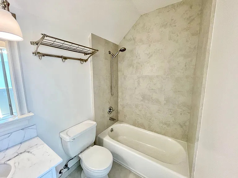 638 19th St #11 — Photo 15