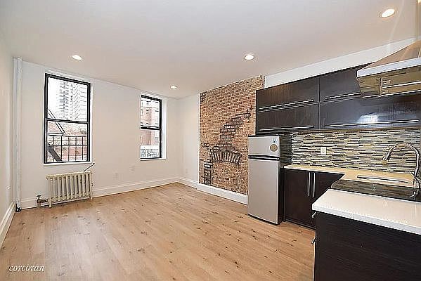 1st image of 301 E 95th St APT 1B