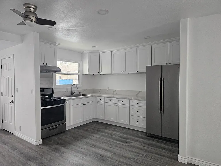 1092 Gardenia Ave — Photo 4