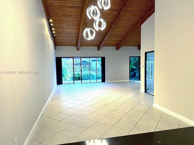 2753 S Parkview Dr — Photo 12
