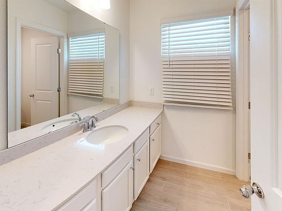 4th image of 2959 Crossfield Dr