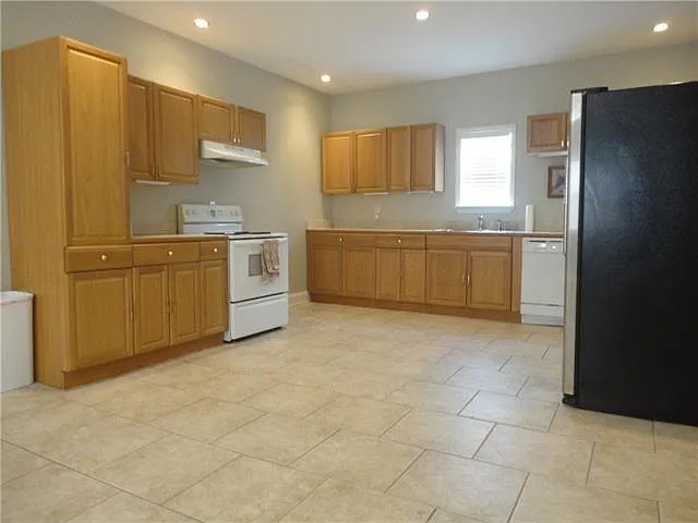 1124 Josephine St — Photo 10