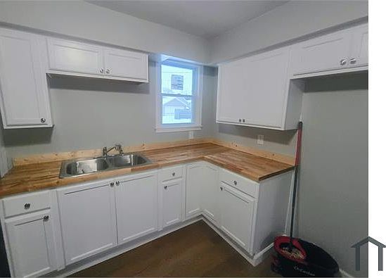3rd image of 3273 W 50th St