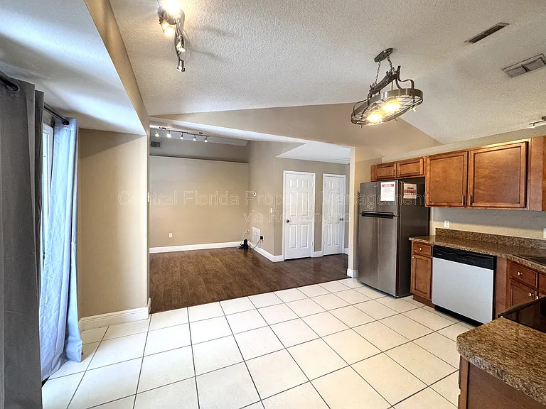 820 Briargrove Ave — Photo 8
