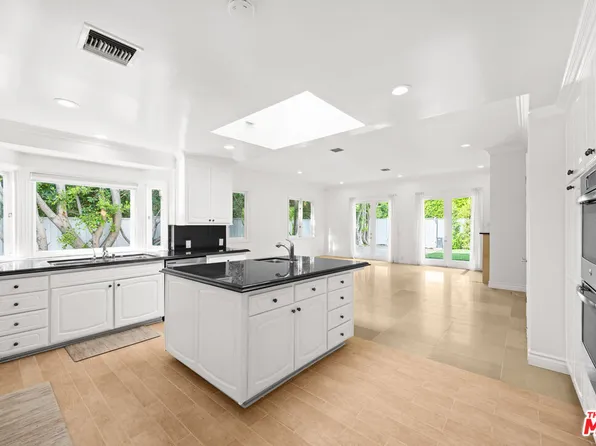 225 S Palm Dr, Beverly Hills, CA 90212