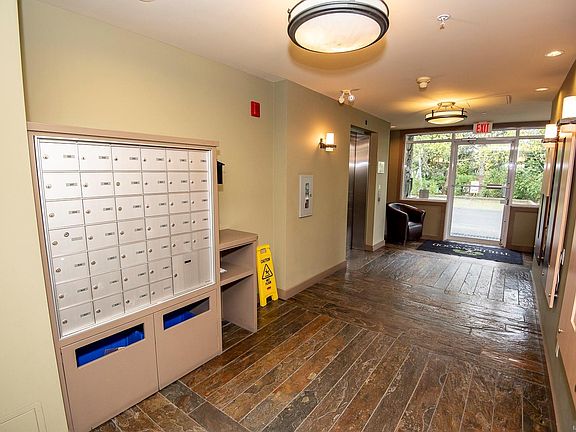 4th image of 1115 Craigflower Rd #302D