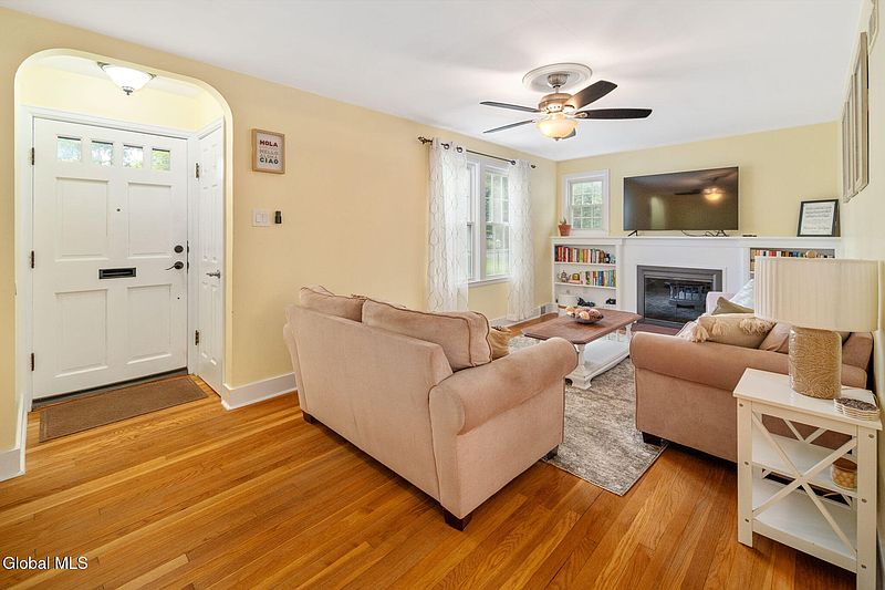 4th image of 1548 Myron Street