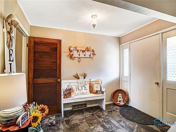 3rd image of 2282 N Manor Dr
