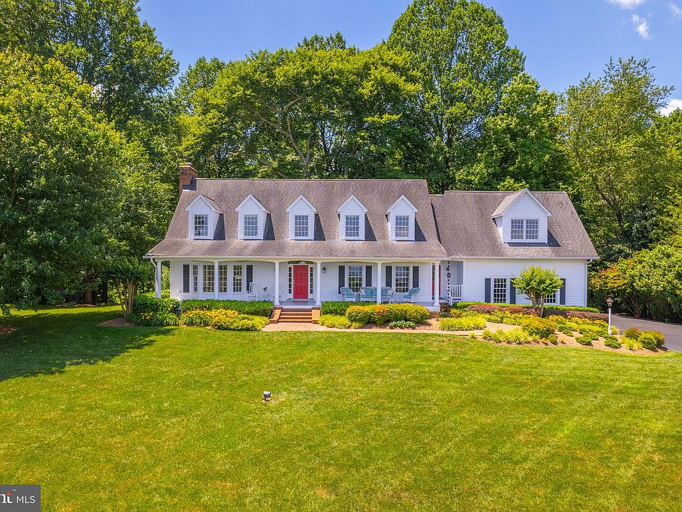 1st image of 405 Fairleigh Ct