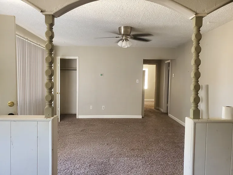 1104 Dexter Ln — Photo 6