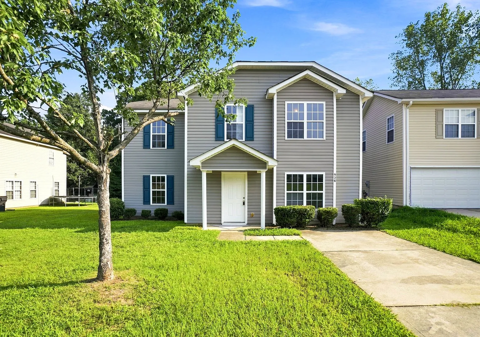 Spacious Living in Coulwood East — Photo 1
