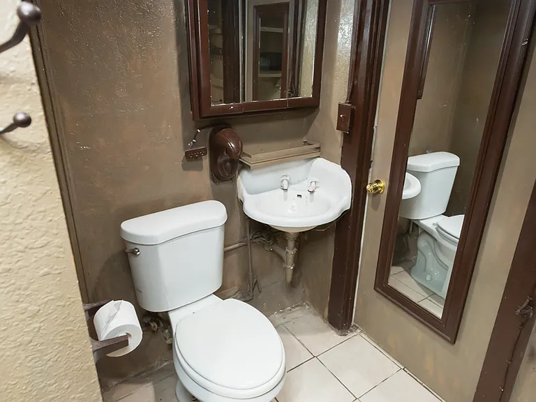 119 E Poplar Ave #1A — Photo 8