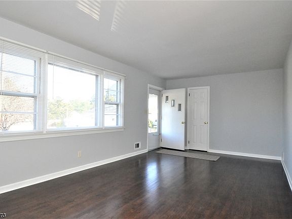 3rd image of 112 S 5th Ave