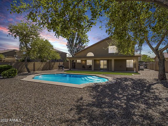 4th image of 802 E Rosebud Dr