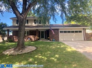 2106 Heather Ln, Lincoln, NE 68512