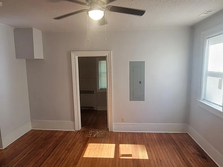 503 E Walnut St #B — Photo 4