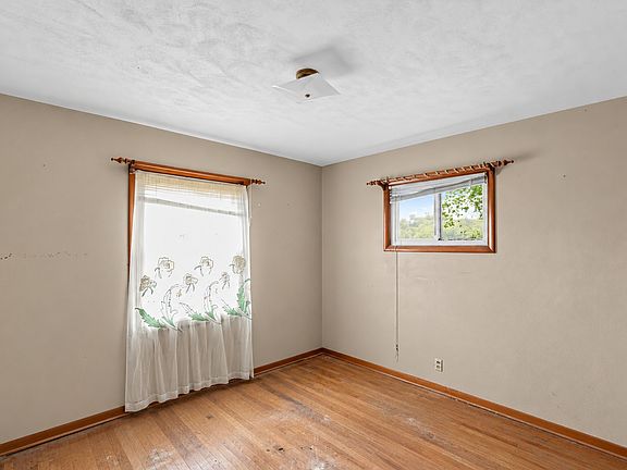 5th image of 29243 Poplar Rd