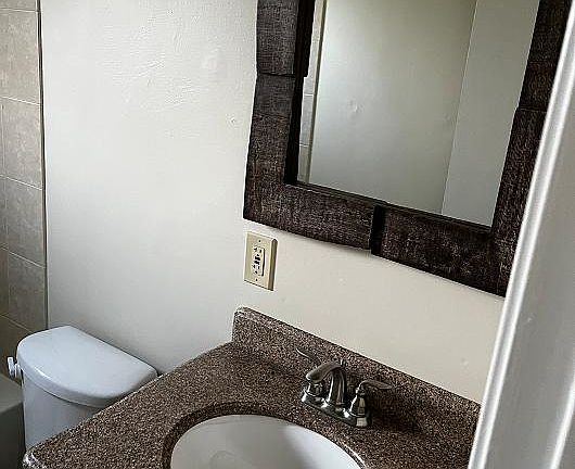 3rd image of 211 Twinlake Dr