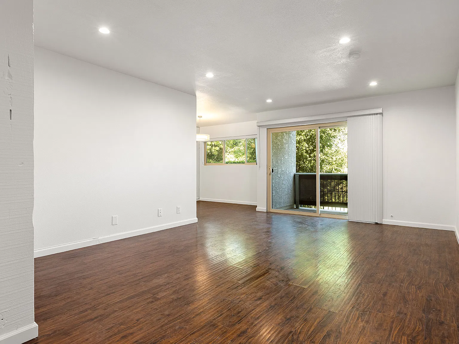 3 bed, 1290 sqft, $4,275 — Photo 2