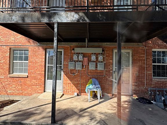 4th image of 2105 Colorado Ave