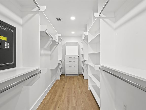 4th image of 10626 Royal Chapel Dr