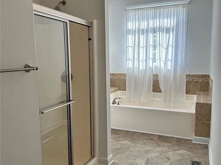 3912 Barclay Way — Photo 10