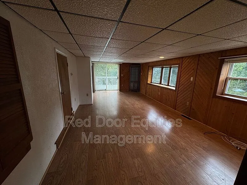 1 bed, 1.5 bath, $1,100 — Photo 3