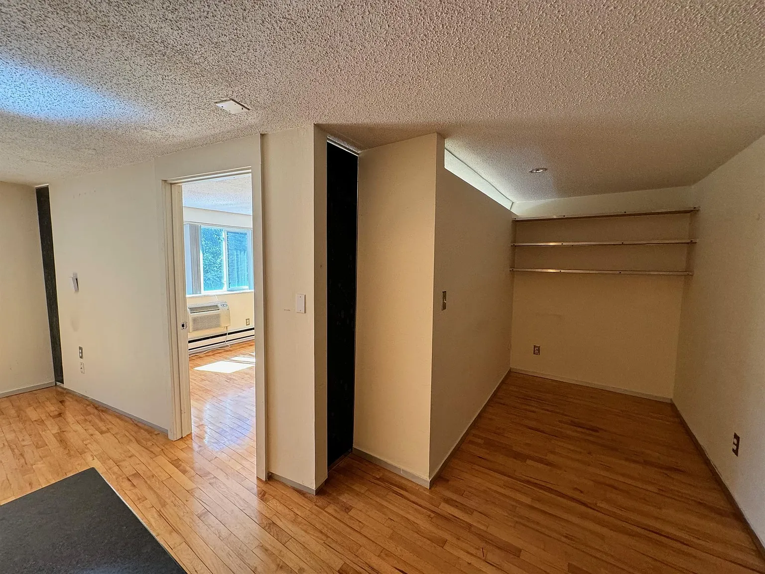 1 bed, 596 sqft, $2,650 — Photo 4