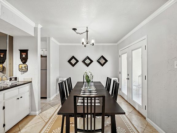 2nd image of 2203 Park Hill Dr