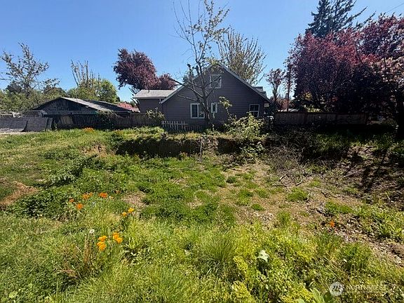 5th image of 2416 11th Street
