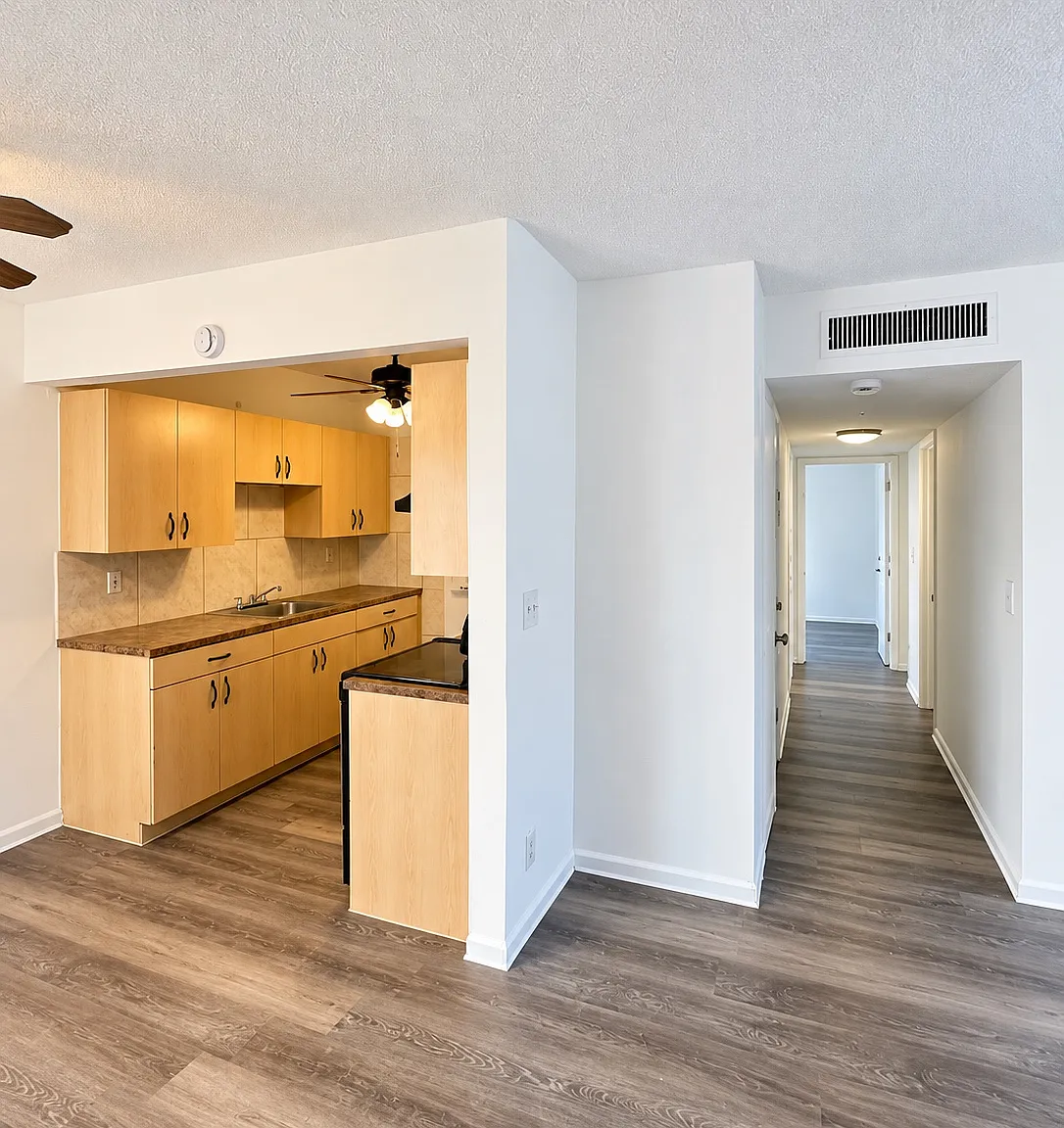 3 bed, 1.5 bath, 892 sqft, $1,850 — Photo 2