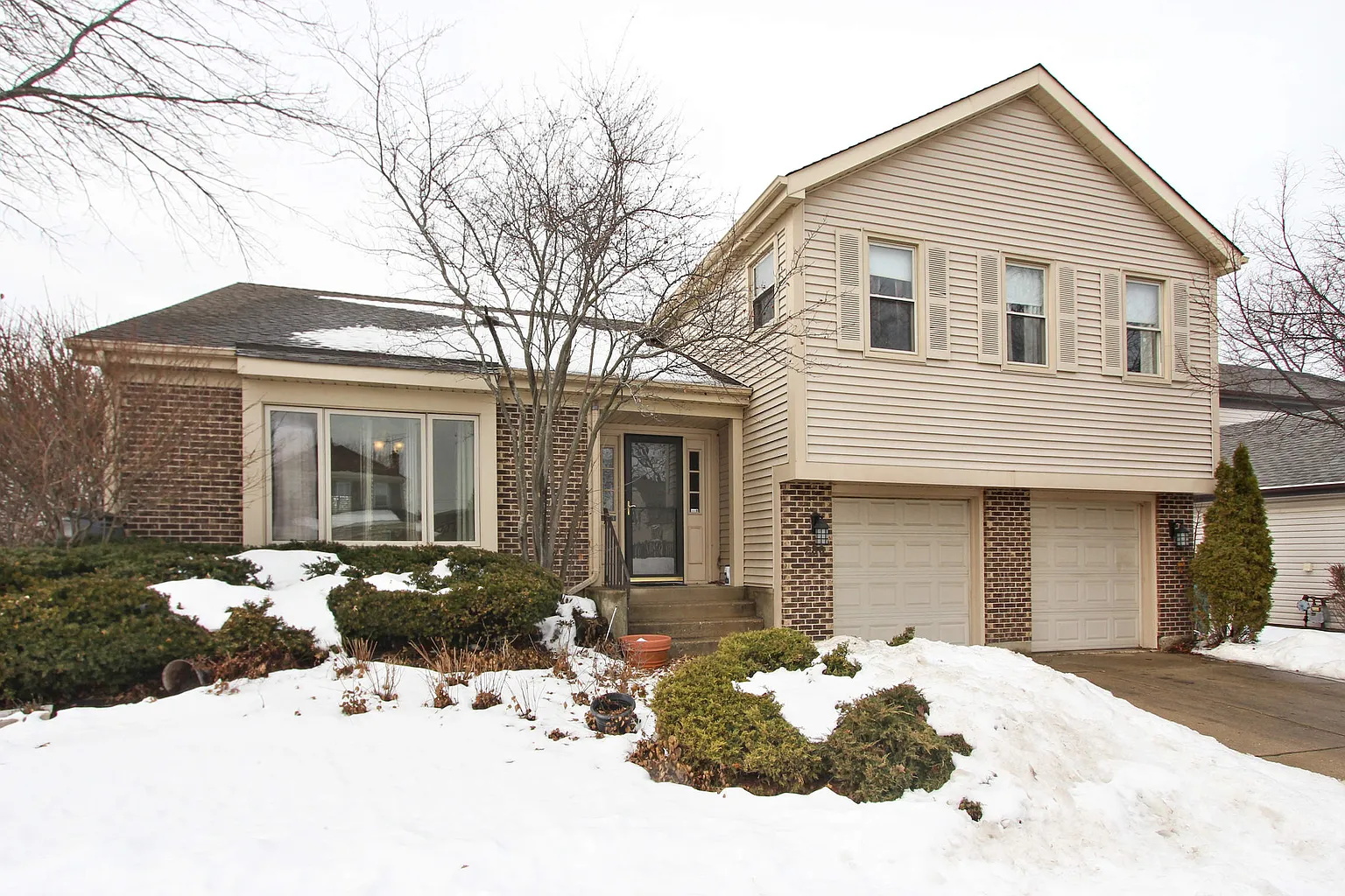 280 E Fox Hill Dr photo 1