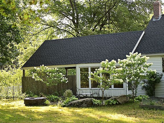 2nd image of 7 Pine St