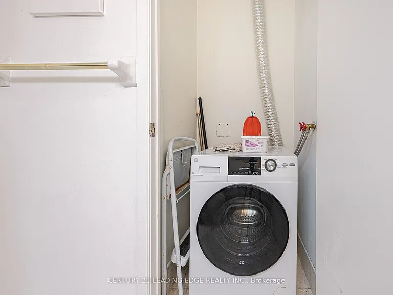 85 Bloor St E #1413 — Photo 20