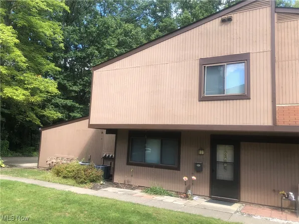 26724 Lake Of The Falls Blvd, Olmsted Falls, OH 44138