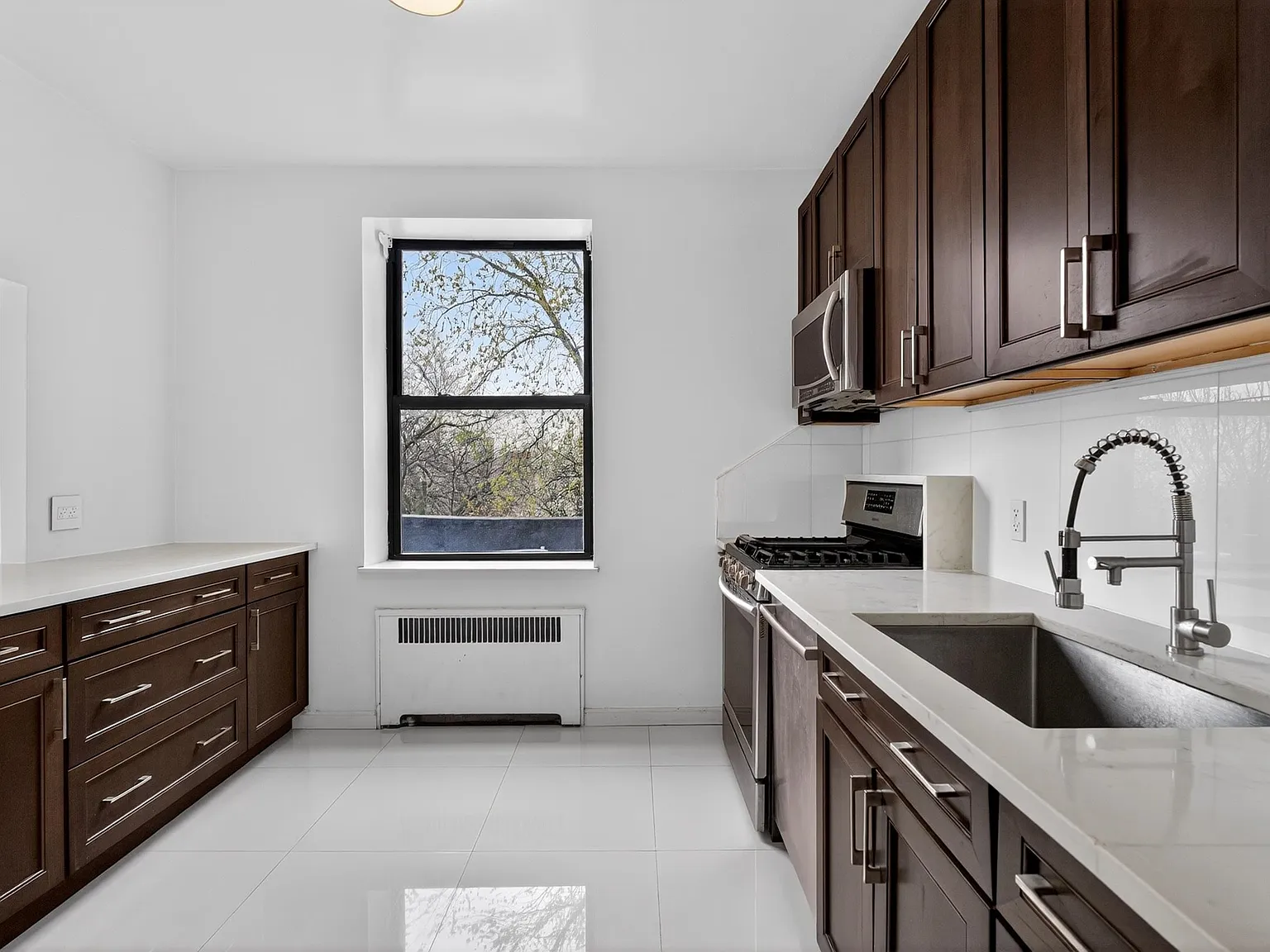 1 bed, 1.0 bath, 715 sqft, $2,300 — Photo 1