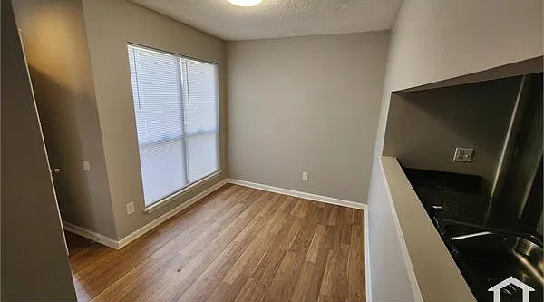 2 bed, 850 sqft, $1,650 — Photo 2