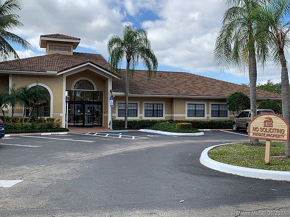 2nd image of 321 Palm Cir E #321